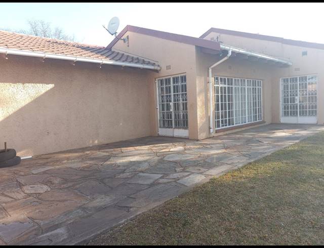1 BEDROOM HOUSE TO LET IN VANDERBIJLPARK SE 7